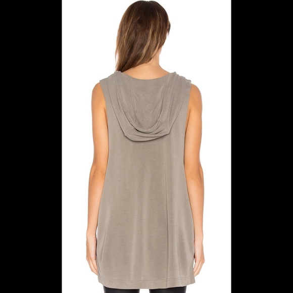 🏝 EUC Free People sleeveless Baja hoodie - Picture 2 of 6